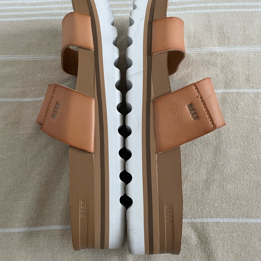 Reef Women's Tan Double Strap Sandals - like new. So comfy! - Picture 5 of 7
